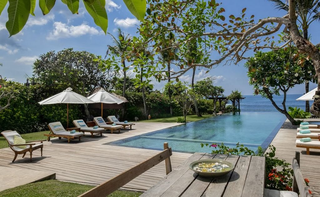 Luxury 6-Bedroom Beachfront Villa with Balinese and Colonial Design in Canggu – BVI47397