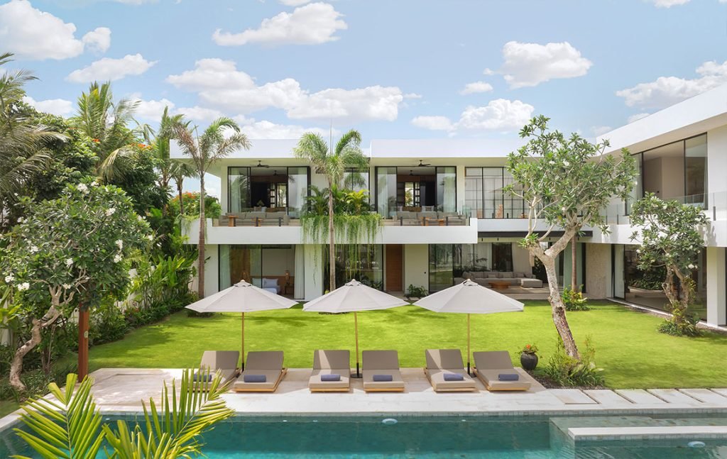 Experience Ultimate Luxury at the 6 Bedrooms Canggu Villa : BVI55792