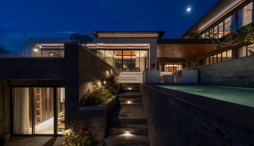 Sunset Sanctuary with 7 Bedrooms, 3 Pools & Endless Fun in Uluwatu – BVI67617