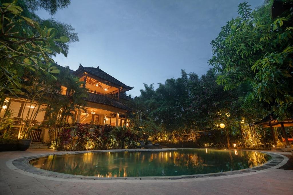 9-Bedroom Luxury Private Estate in Berawa, Canggu – Perfect for Large Groups – BVI75046